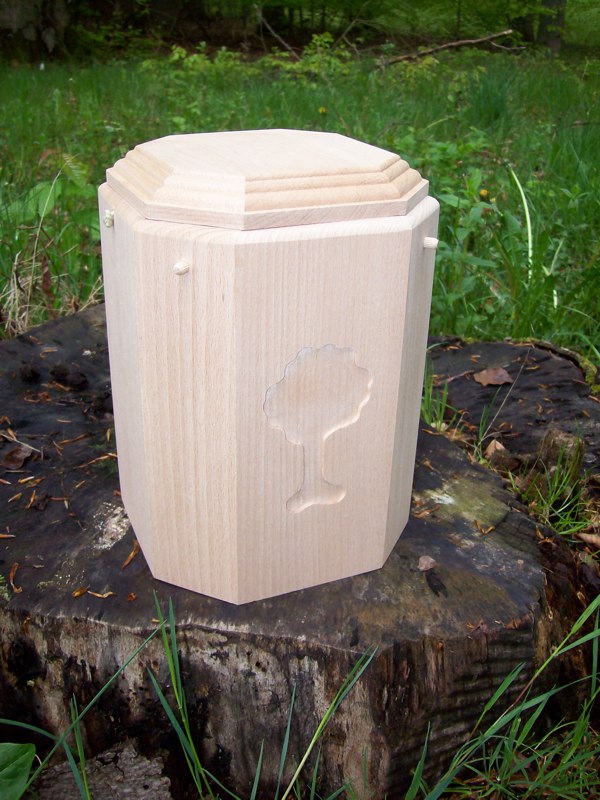 Produktfoto Urnenmodell Buchenholz naturbelassen, biologisch abbaubar